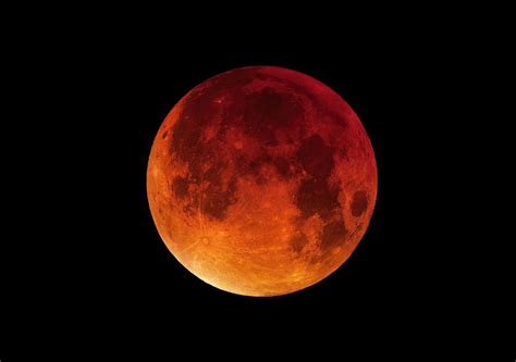 'Beaver blood moon' offers world's last total lunar .